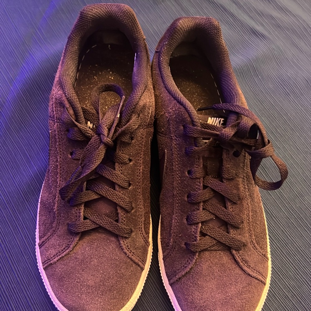 Nike sneakers size 7.5 unisex